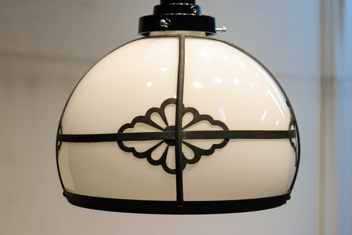 菊菱の装飾金具で格調溢れる電笠　DC8713