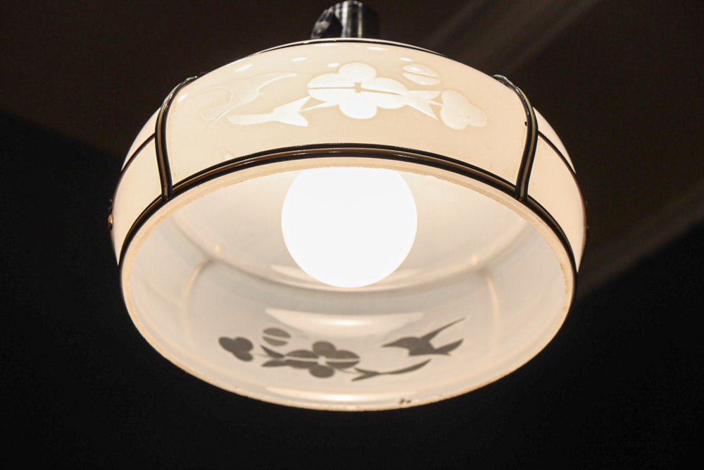 梅の透かし絵に和柄文様を添えた気品ある電笠　DC8717