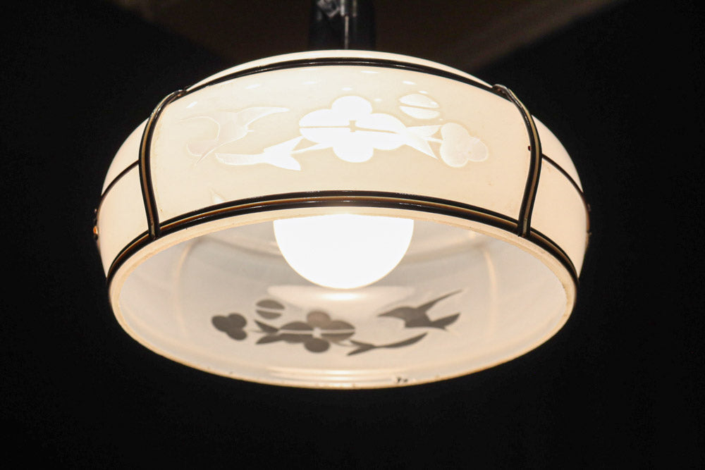 梅の透かし絵に和柄文様を添えた気品ある電笠　DC8717