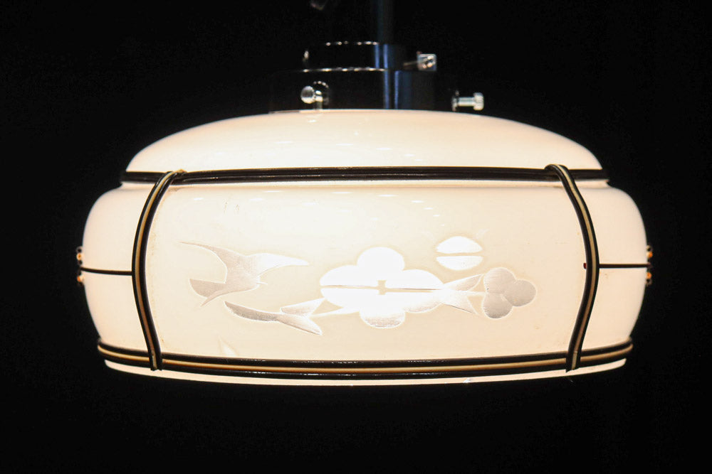 梅の透かし絵に和柄文様を添えた気品ある電笠　DC8717