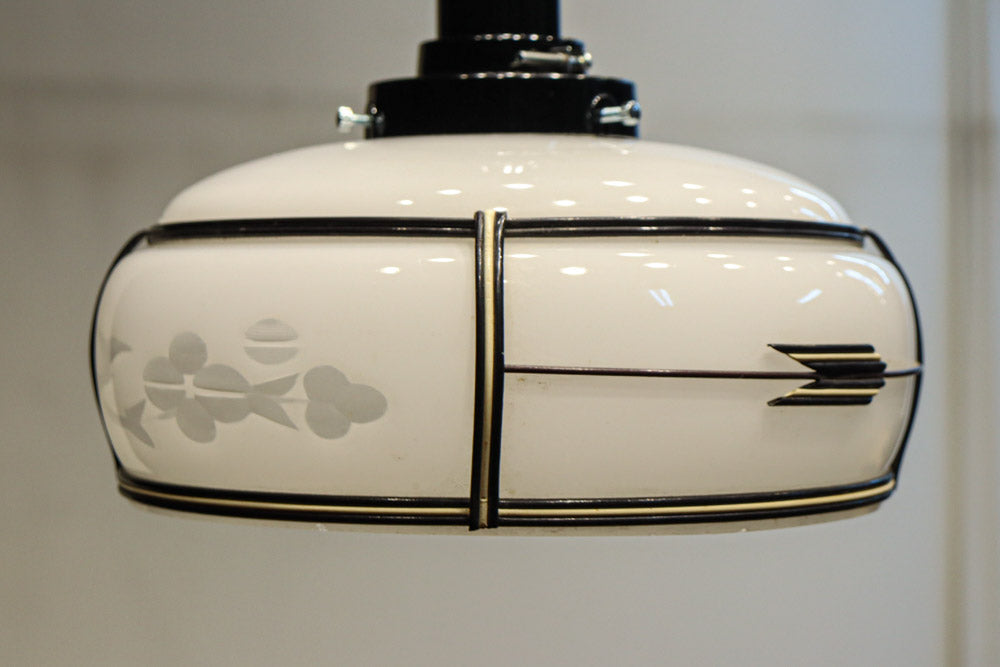 梅の透かし絵に和柄文様を添えた気品ある電笠　DC8717