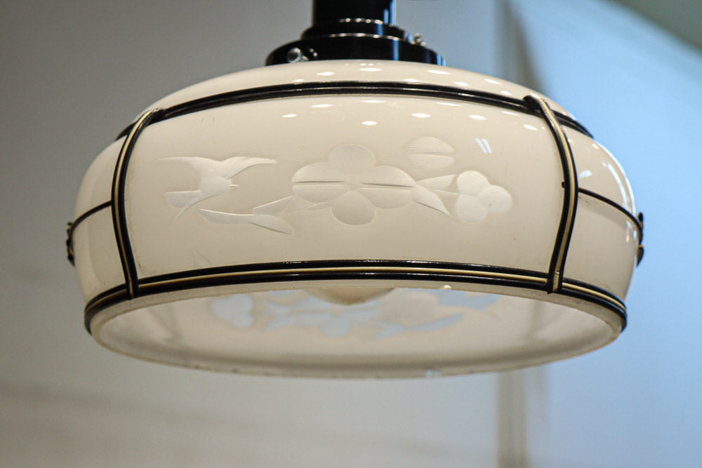 梅の透かし絵に和柄文様を添えた気品ある電笠　DC8717