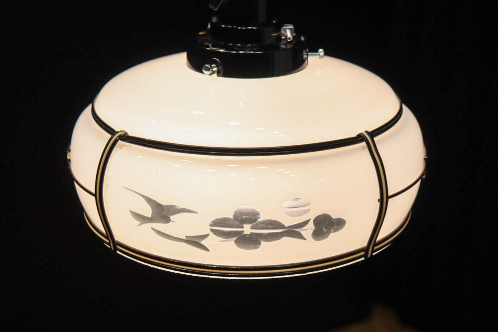 梅の透かし絵に和柄文様を添えた気品ある電笠　DC8717