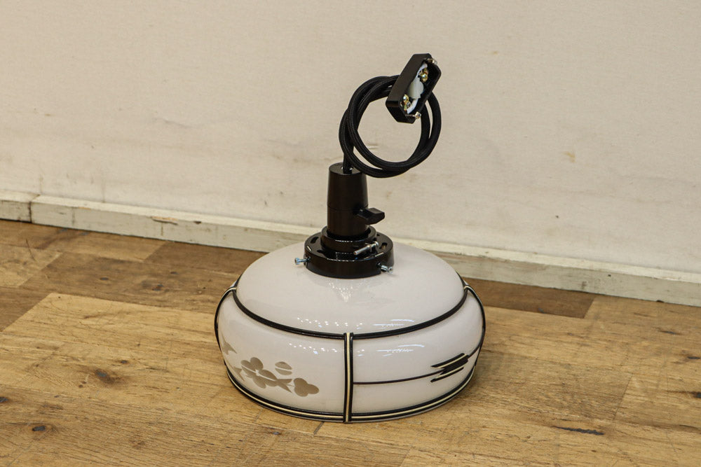 梅の透かし絵に和柄文様を添えた気品ある電笠　DC8717