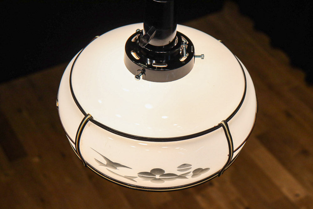 梅の透かし絵に和柄文様を添えた気品ある電笠　DC8717