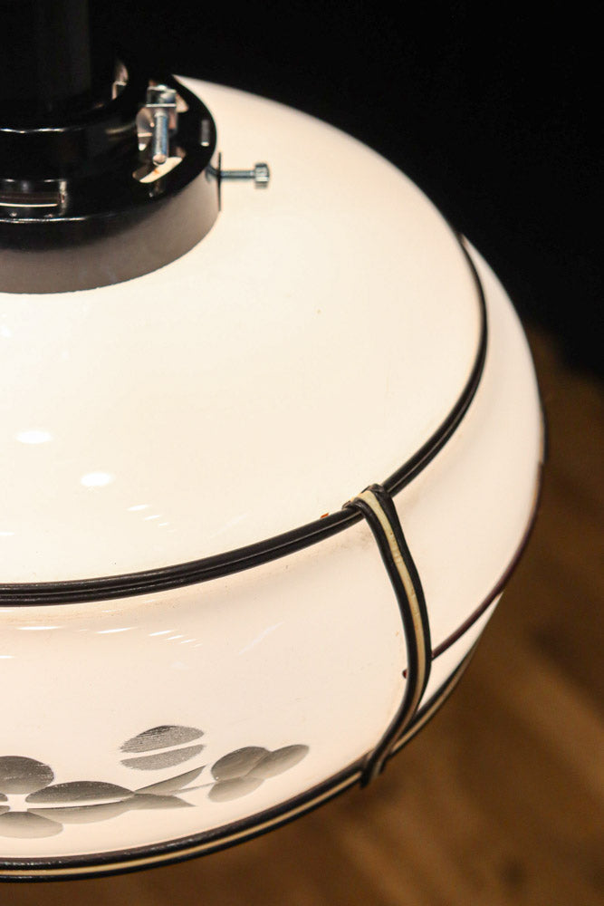 梅の透かし絵に和柄文様を添えた気品ある電笠　DC8717