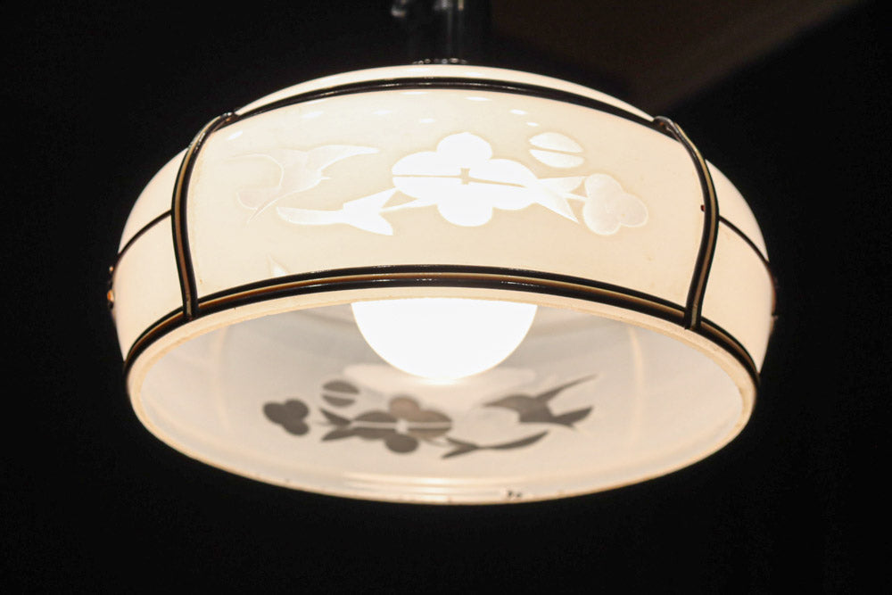 梅の透かし絵に和柄文様を添えた気品ある電笠　DC8717