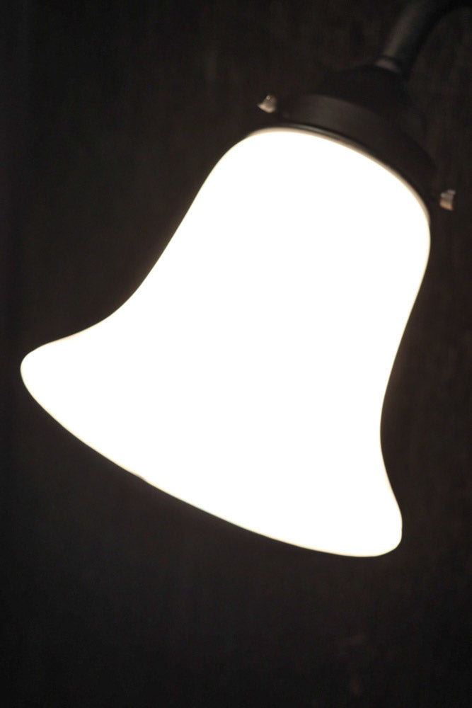 ベル型のシルエットのブラケット　DC8721