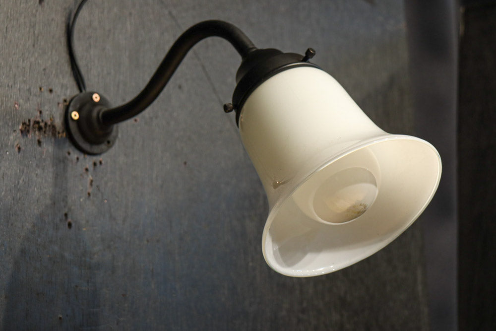 ベル型のシルエットのブラケット　DC8721