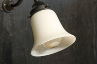 ベル型のシルエットのブラケット　DC8721