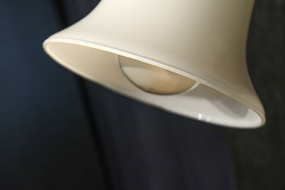 ベル型のシルエットのブラケット　DC8721