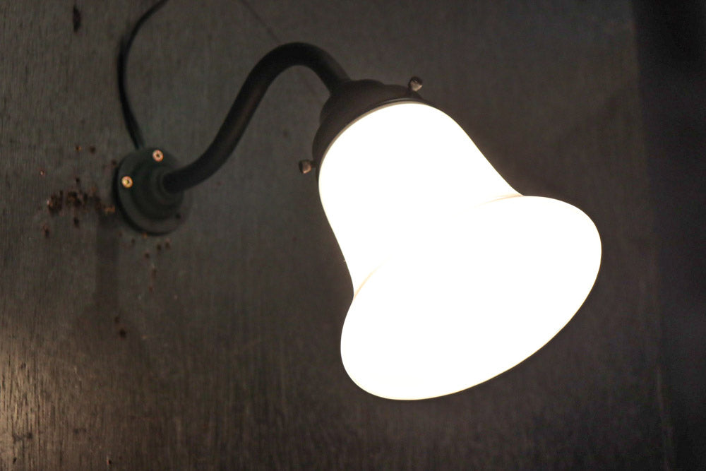 ベル型のシルエットのブラケット　DC8721