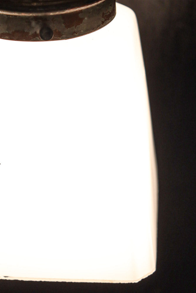 レトロな金具が雰囲気のある四角柱のブラケット　DC8722