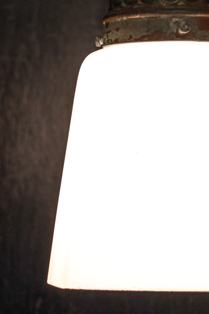 レトロな金具が雰囲気のある四角柱のブラケット　DC8722