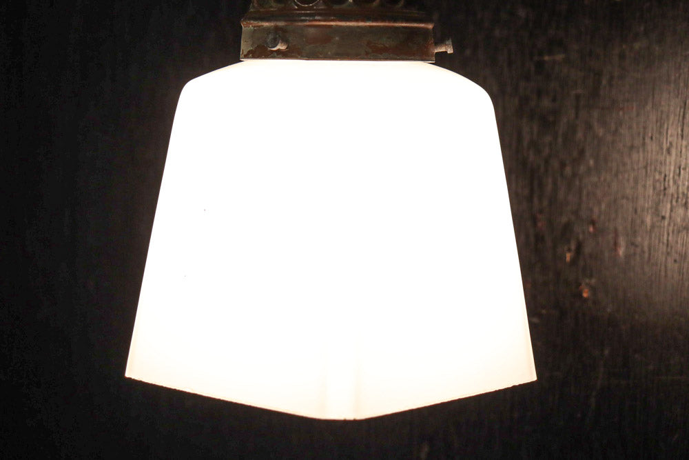 レトロな金具が雰囲気のある四角柱のブラケット　DC8722