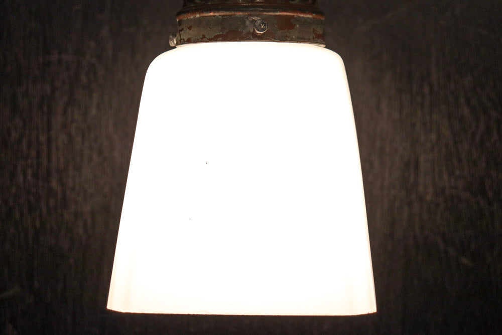 レトロな金具が雰囲気のある四角柱のブラケット　DC8722