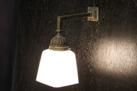 レトロな金具が雰囲気のある四角柱のブラケット　DC8722