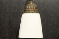 レトロな金具が雰囲気のある四角柱のブラケット　DC8722