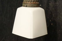 レトロな金具が雰囲気のある四角柱のブラケット　DC8722