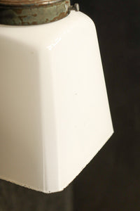 レトロな金具が雰囲気のある四角柱のブラケット　DC8722