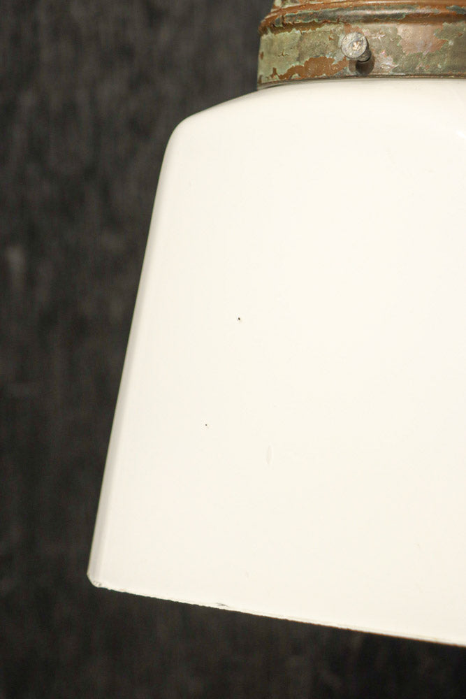 レトロな金具が雰囲気のある四角柱のブラケット　DC8722