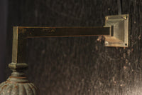 レトロな金具が雰囲気のある四角柱のブラケット　DC8722