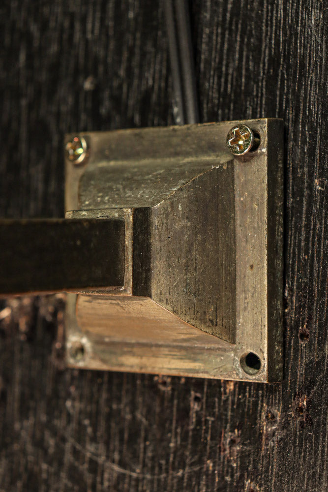 レトロな金具が雰囲気のある四角柱のブラケット　DC8722