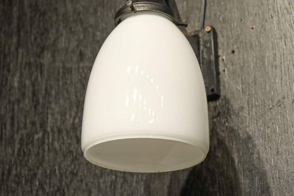 丸みを帯びて可愛らしいシルエットのブラケット　DC8723