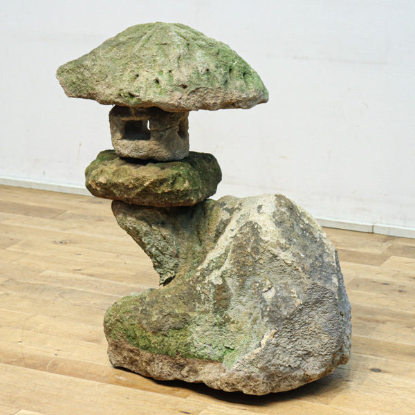 素朴で優しい面持ちある山灯籠 DC8726 – 古福庵 [ KOFUKUAN