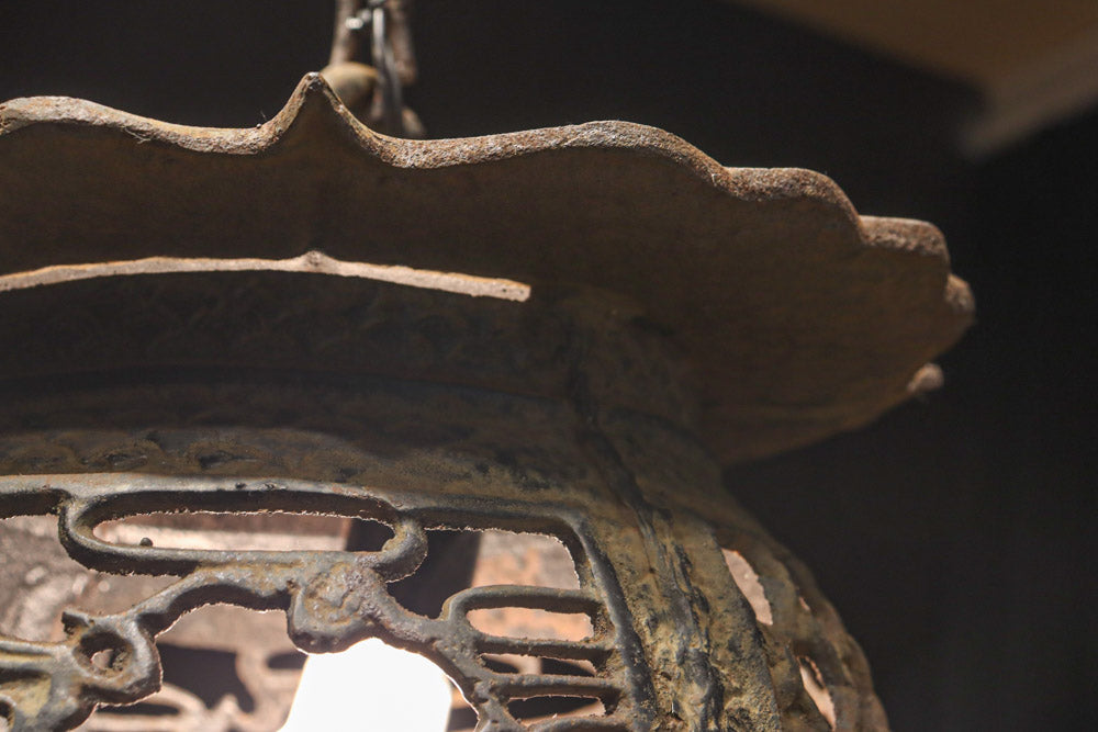 月蔓の透かし絵や青波海模様で風情ある球型吊り灯籠　DC8732