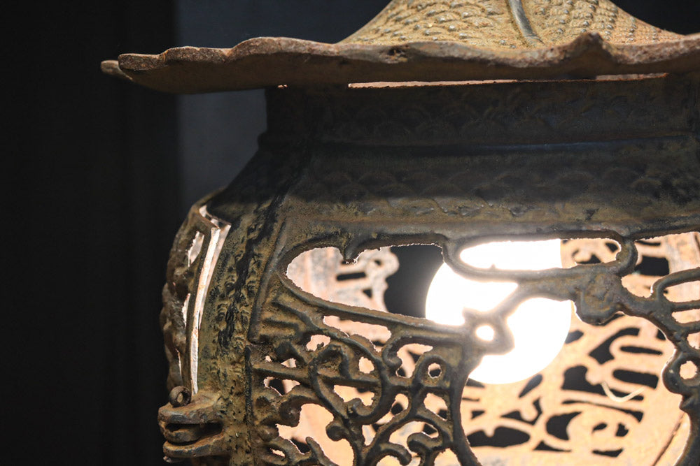 月蔓の透かし絵や青波海模様で風情ある球型吊り灯籠　DC8732