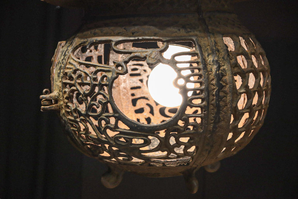 月蔓の透かし絵や青波海模様で風情ある球型吊り灯籠　DC8732