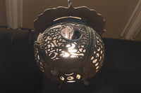 月蔓の透かし絵や青波海模様で風情ある球型吊り灯籠　DC8732