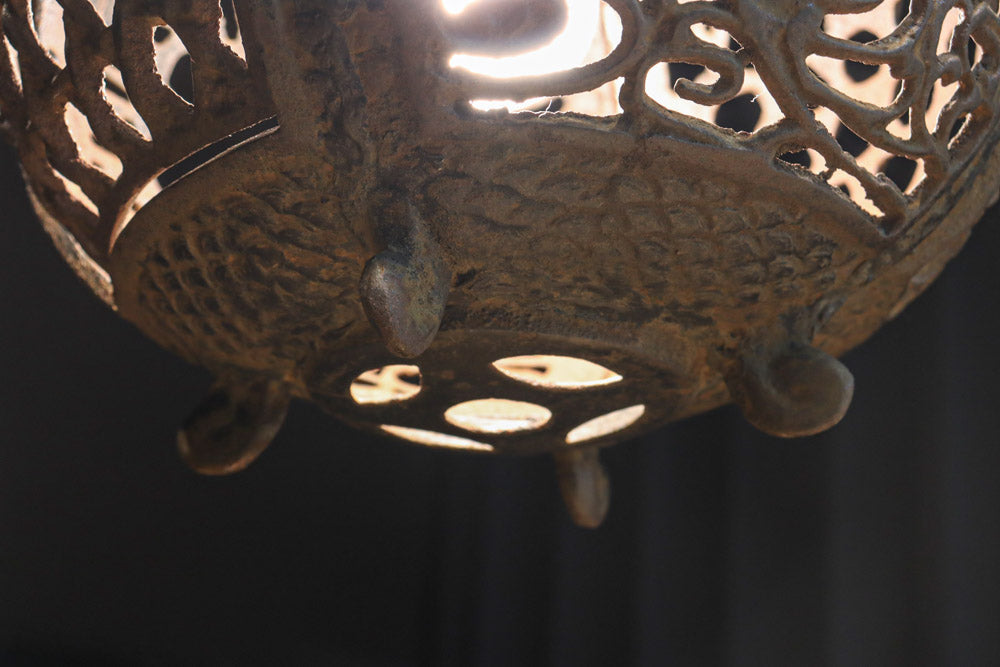 月蔓の透かし絵や青波海模様で風情ある球型吊り灯籠　DC8732