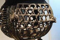 月蔓の透かし絵や青波海模様で風情ある球型吊り灯籠　DC8732