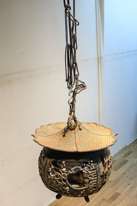 月蔓の透かし絵や青波海模様で風情ある球型吊り灯籠　DC8732