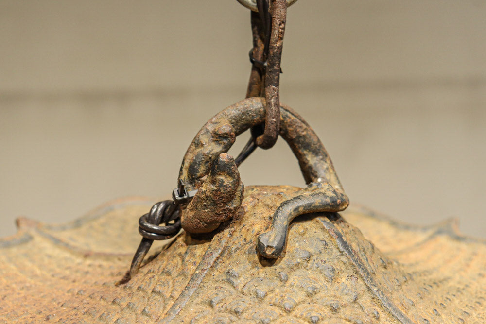 月蔓の透かし絵や青波海模様で風情ある球型吊り灯籠　DC8732