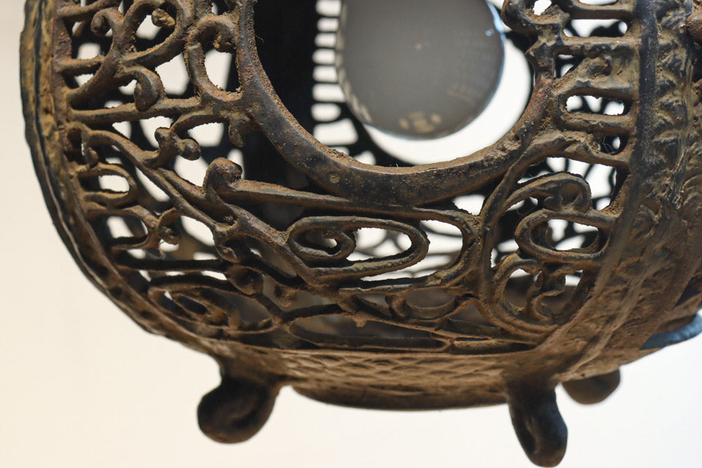 月蔓の透かし絵や青波海模様で風情ある球型吊り灯籠　DC8732