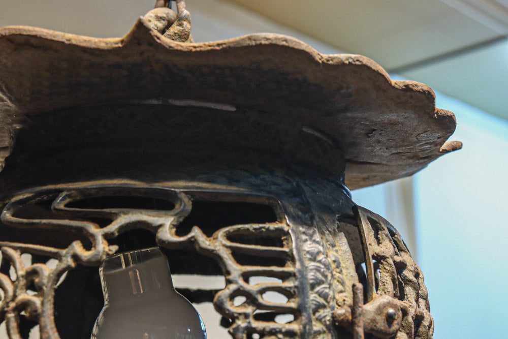 月蔓の透かし絵や青波海模様で風情ある球型吊り灯籠　DC8732