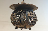 月蔓の透かし絵や青波海模様で風情ある球型吊り灯籠　DC8732