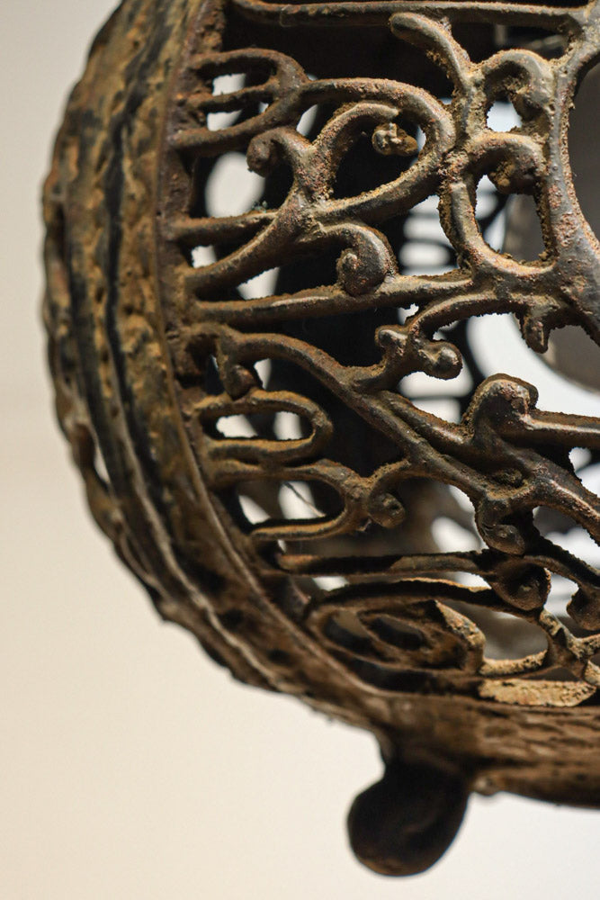 月蔓の透かし絵や青波海模様で風情ある球型吊り灯籠　DC8732