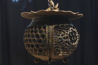 月蔓の透かし絵や青波海模様で風情ある球型吊り灯籠　DC8732