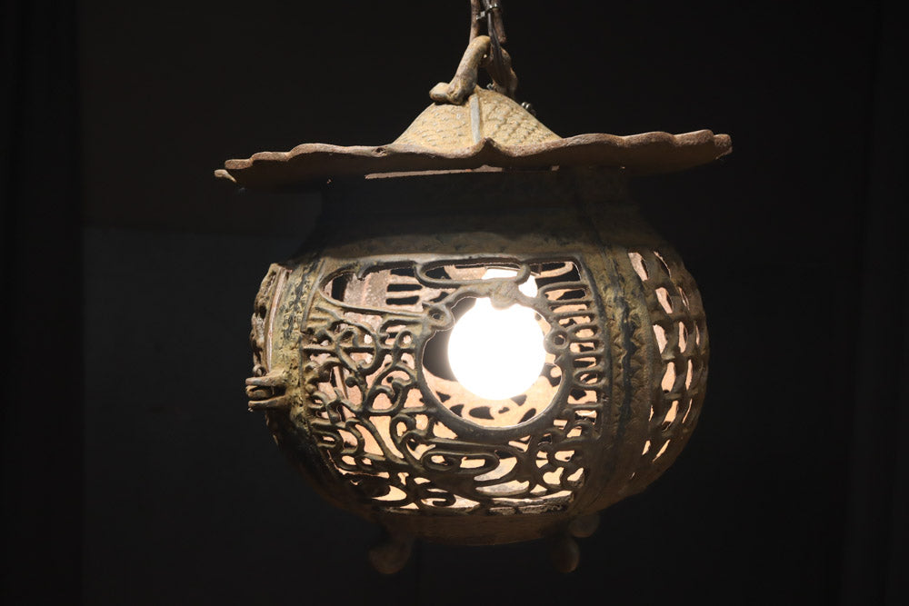 月蔓の透かし絵や青波海模様で風情ある球型吊り灯籠 DC8732 – 古福庵