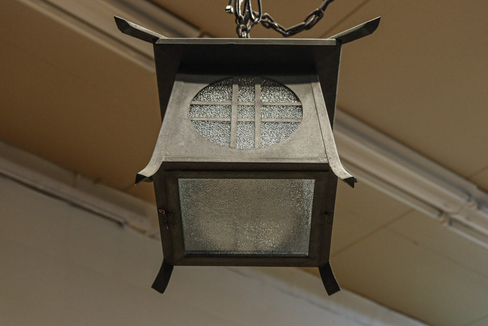 ダイヤガラス窓で煌びやかな角型吊り灯籠　DC8735