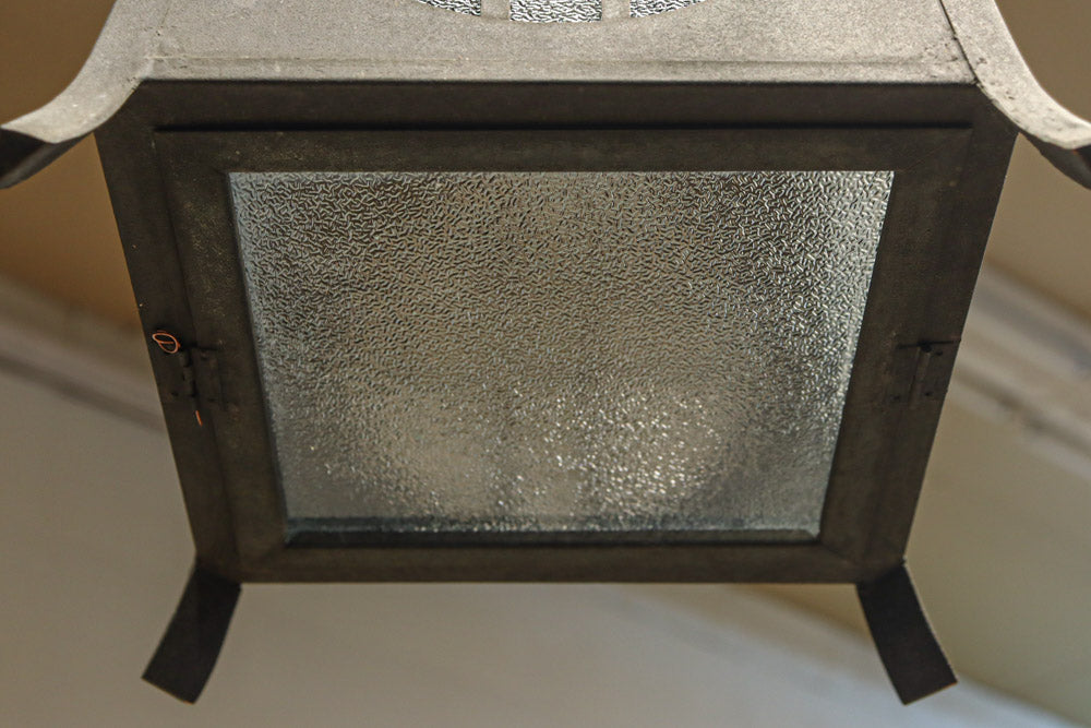 ダイヤガラス窓で煌びやかな角型吊り灯籠　DC8735