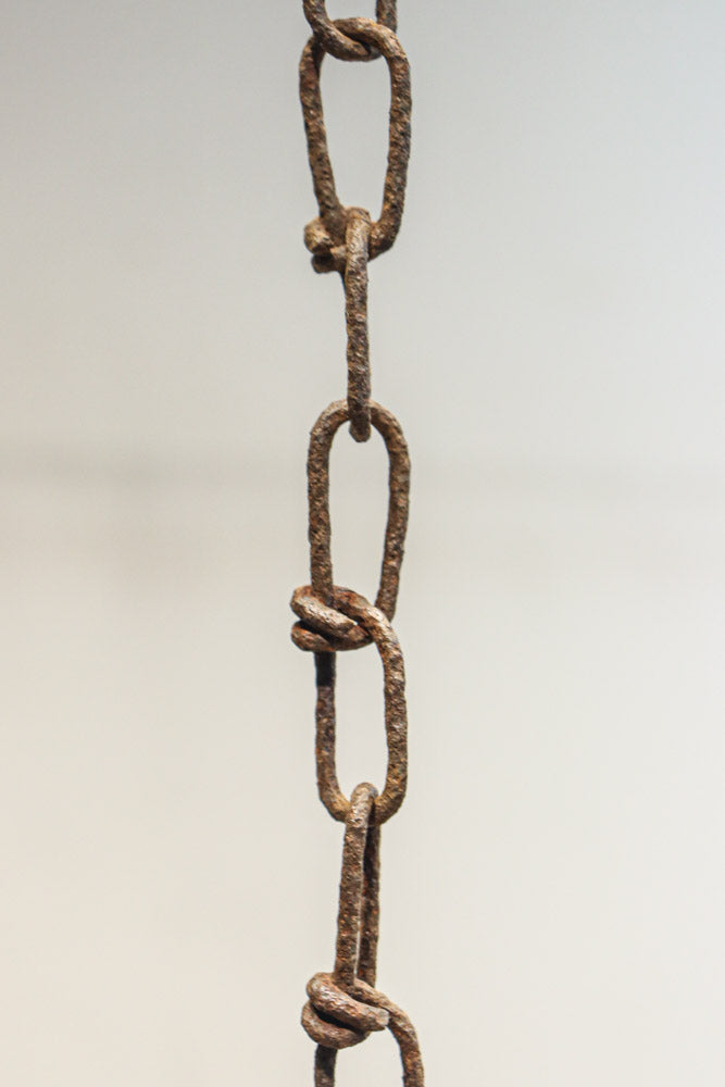 時代を重ねた鉄の風合いが魅力の六角屋根の吊り灯籠　DC8736