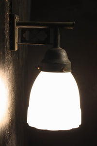 菊菱透かし絵金具とプレス模様の笠で和モダンなブラケット　DC8755