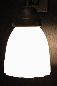 菊菱透かし絵金具とプレス模様の笠で和モダンなブラケット　DC8755