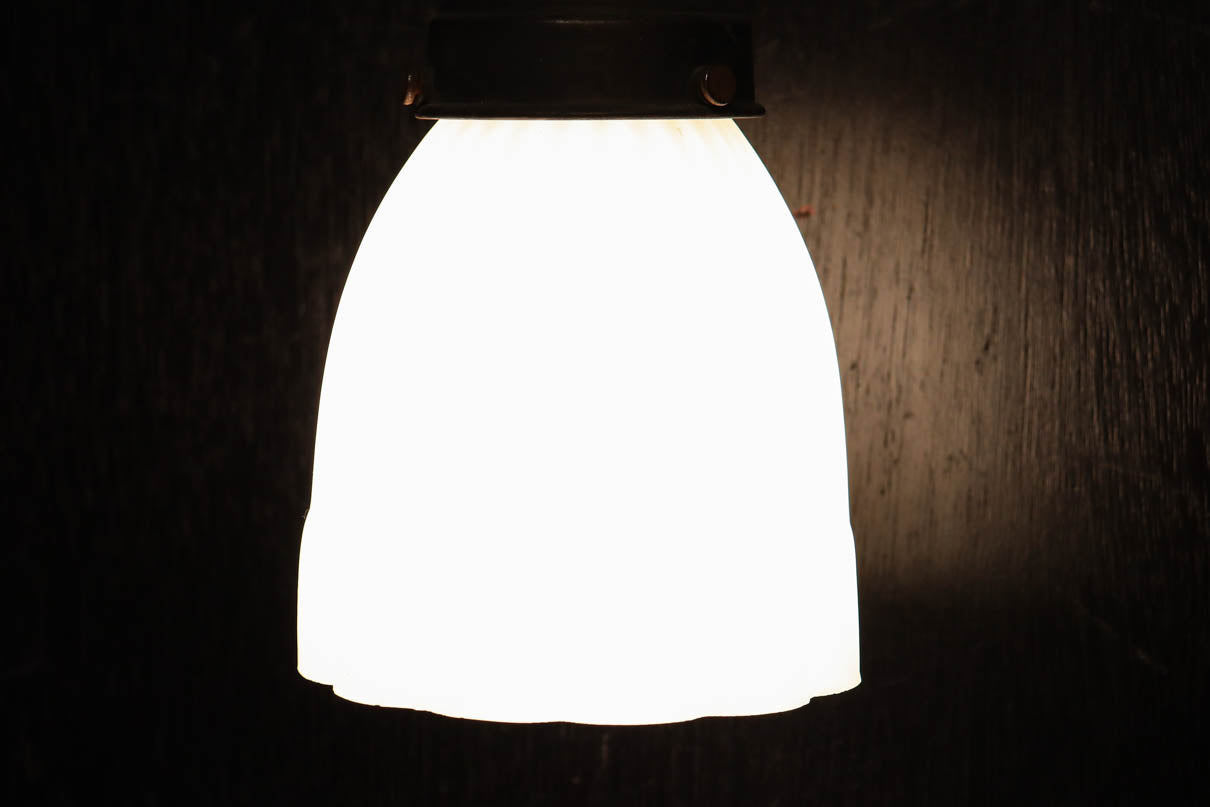 菊菱透かし絵金具とプレス模様の笠で和モダンなブラケット　DC8755