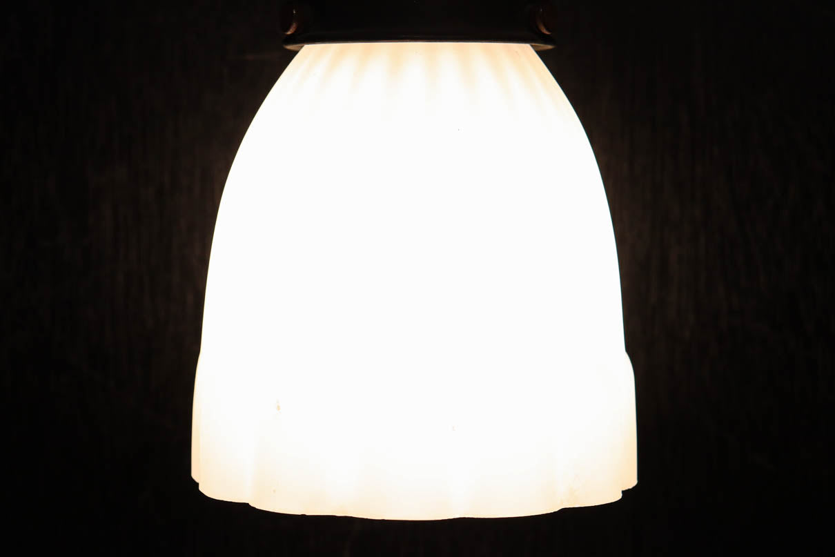 菊菱透かし絵金具とプレス模様の笠で和モダンなブラケット　DC8755